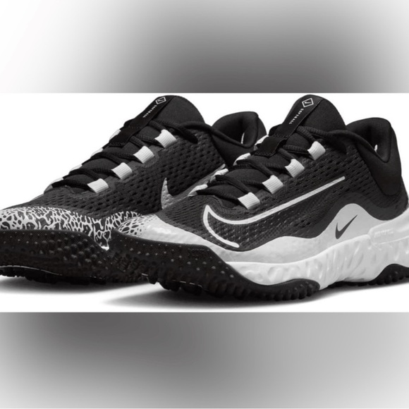 Nike Alpha Huarache Elite 4 Turf Softball Shoes Balck DV0496-010
Women Size 8.5 - Picture 1 of 8